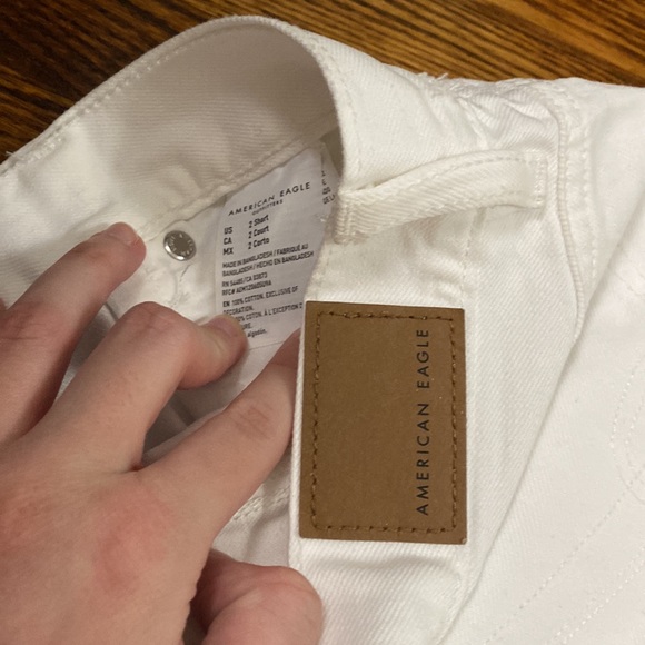 American Eagle- Boyfriend Ripped Short Jeans - Picture 4 of 4